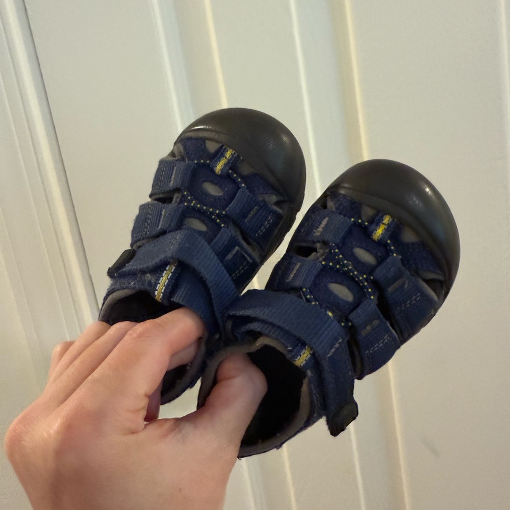 Keen Newport h2 sandals size 6